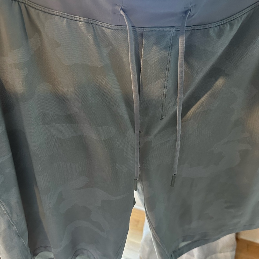 Xl lululemon variegated mesh men’s shorts